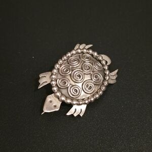 Vintage Sterling Silver Turtle Brooch – Navajo Style